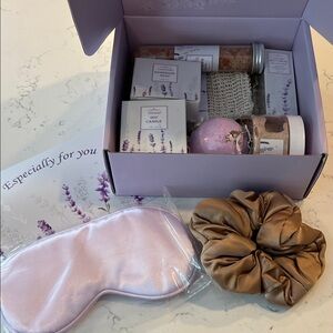 Lavender Spa Gift Set with Eye Mask and Scrunchies- 11 piece set